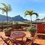 Leblon House, porteiro 24h, ar cond, lava seca roupas, piscina com linda vista no terraço do condomínio